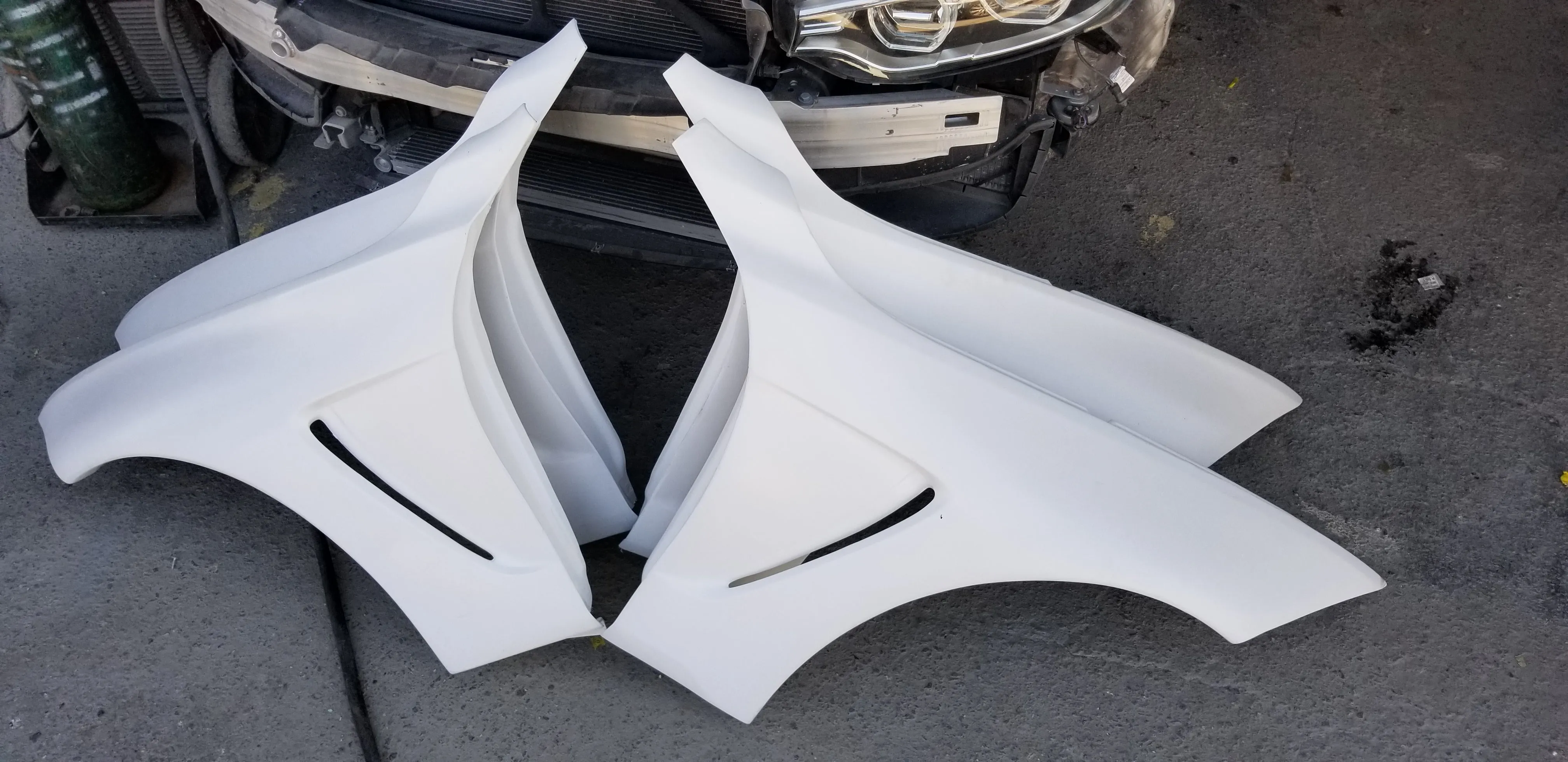 Dinmann BMW F80 M3 Full Replacement Fenders in FRP fiberglass